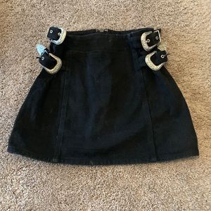Western belt buckle skirt. Size small. 15 inches in length